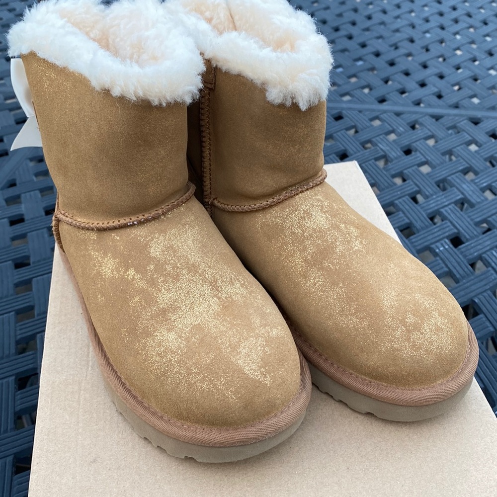 Womens Uggs size 5